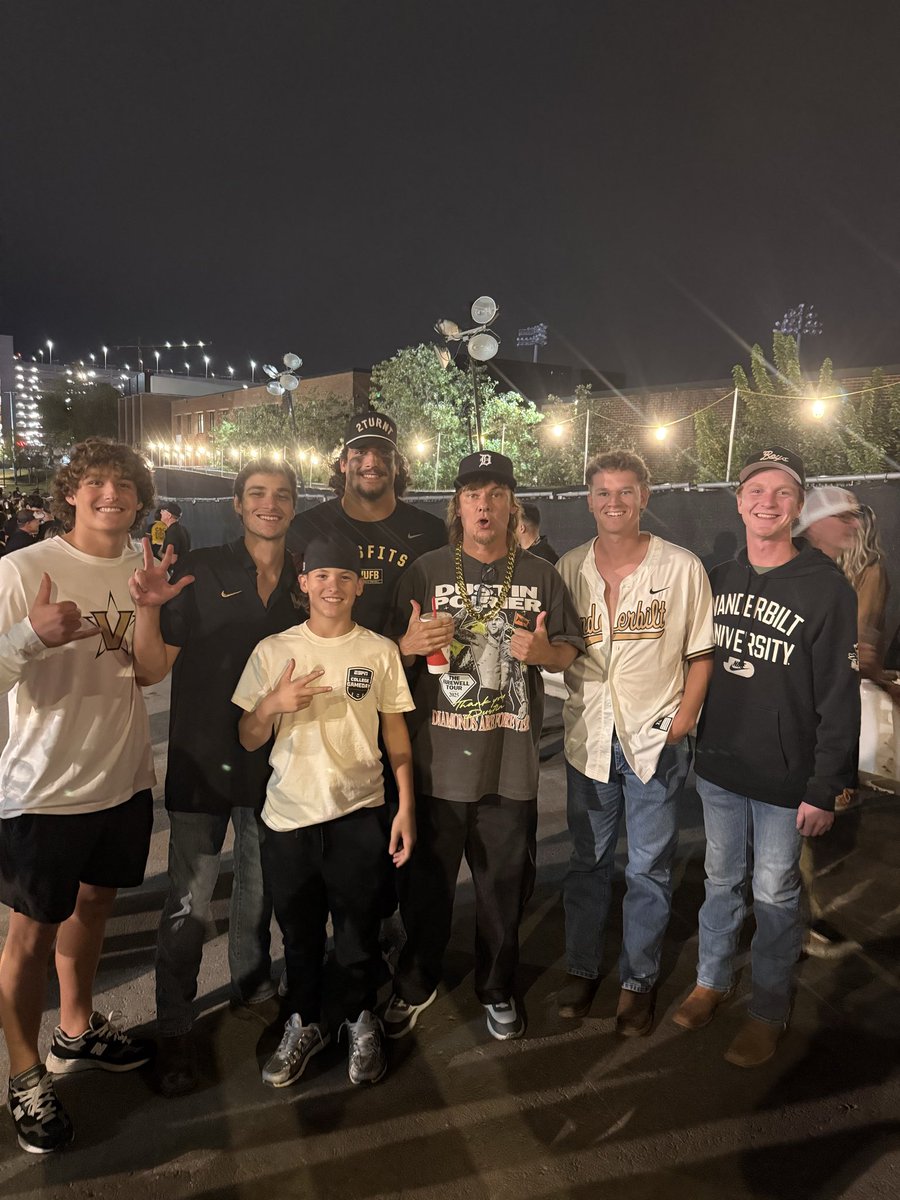 quentinheinken1's tweet photo. Successful trip. @TheoVon @CadeMcConnell2 @BradyGreene13 @BravenMcconnell @holloway_pryce https://t.co/2XPp5uGB1F