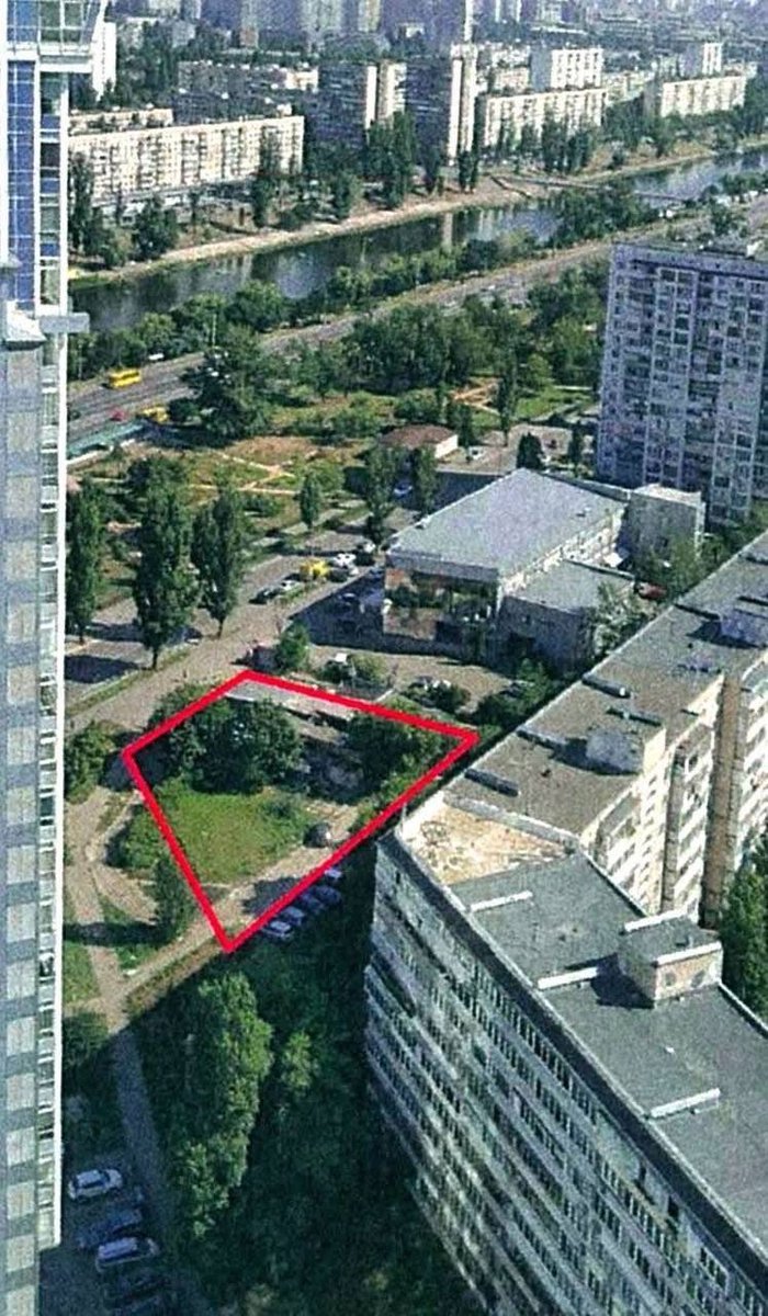 На Березняках Stolitsa Group зводить 26-поверхівку біля води. За Генпланом там досі зелена зона