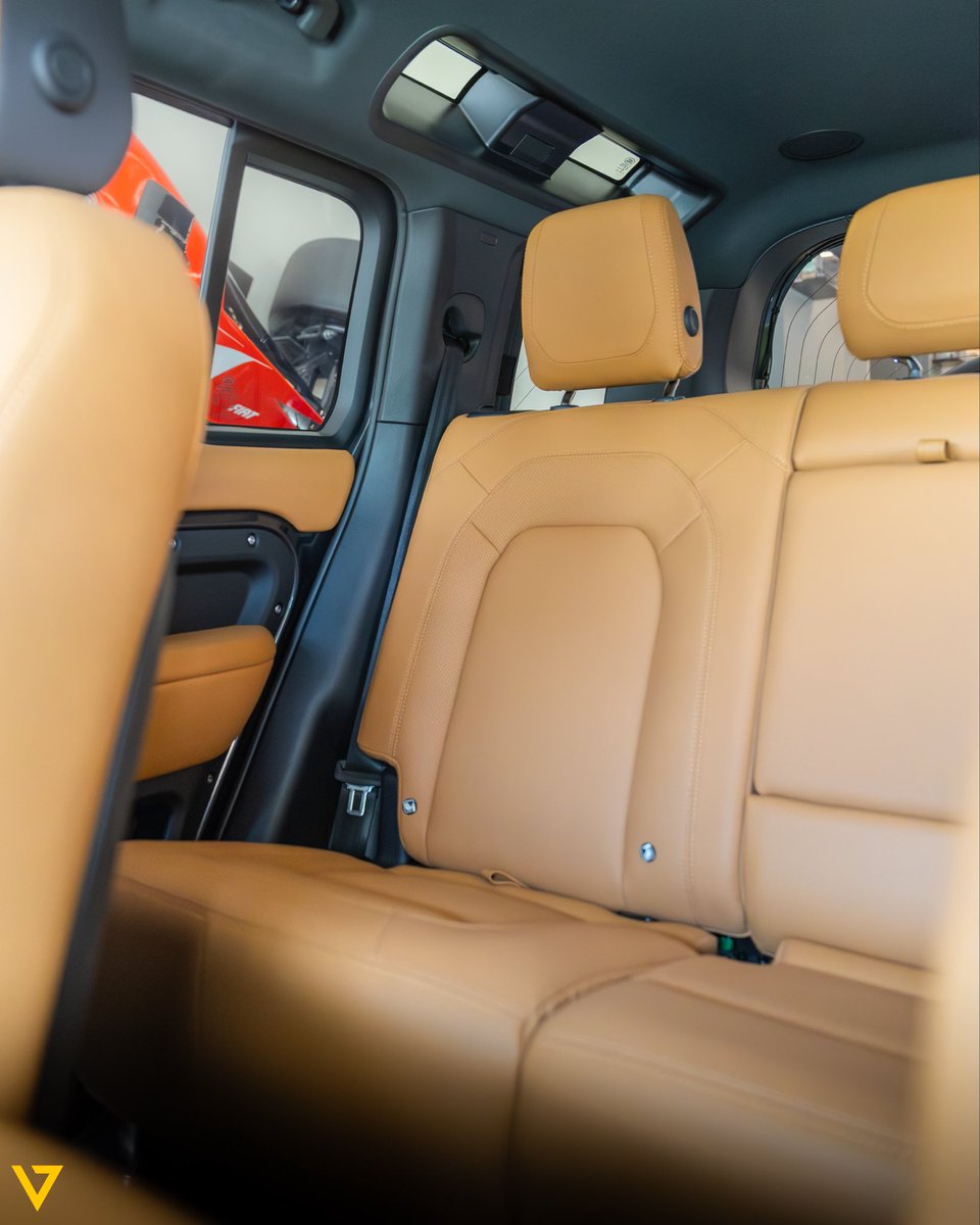 sevencarlounge's tweet image. Land Rover Defender 
Adventure. Strength. Timeless Design.

#landrover #defender #sevencarlounge #SEVEN #carsforsale #car #exotic #beautiful #unique #masterpiece