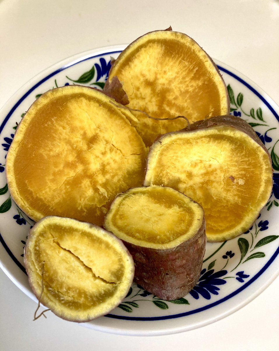 昨日友達にさつまいも🍠いただきまして、早速焼きました☺️めちゃうまでした～✨