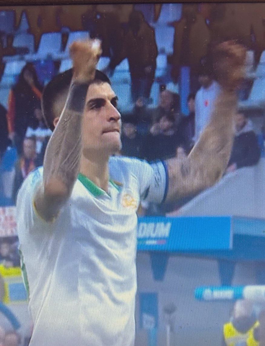 Stavolta non siete riusciti a incartarcela con le vostre infami scorrettezze di gioco. Stavolta,
VE SIETE ATTACCATI AR CAZZO, cacche. 💦

Forza Grande ROMA!!! 💛♥️🚩

#sassuoloROMA #asr