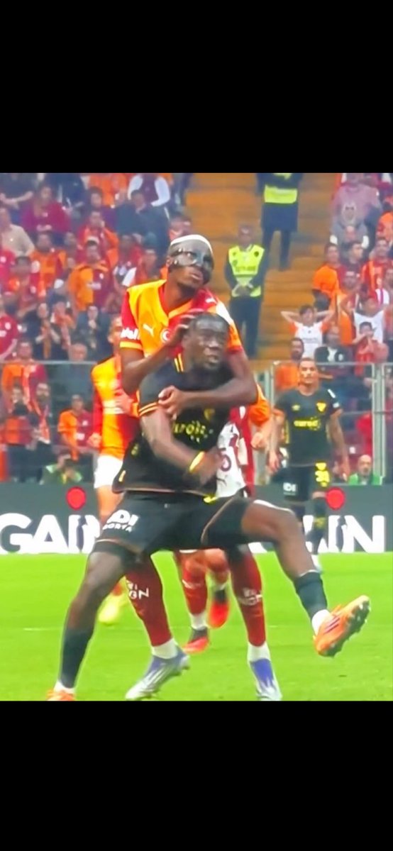 #osimhenı Gol kralı #Galatasarayı Şampiyon yapın bu ligi bitirin..Daha fazla insanları enayı yerine koymayın..