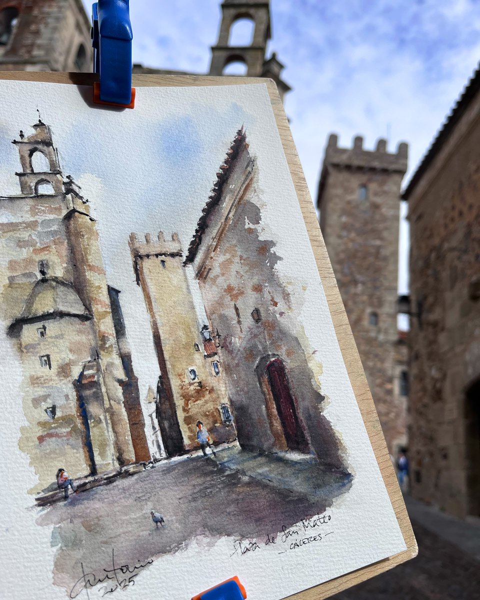Vistas desde la Plaza de San Mateo de Cáceres. El otoño llega con nueva luz.

A view from the Plaza de San Mateo in Cáceres. Autumn is coming with a new light.