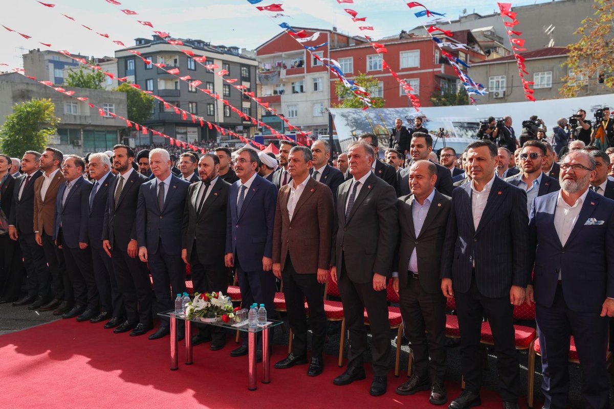 herkesicinCHP's tweet photo. Genel Başkanımız Özgür Özel, İstanbul Küçükçekmece’de Zeynebiye Camii ve Kültür Merkezi açılış törenine katıldı. https://t.co/oMC9C7B85N