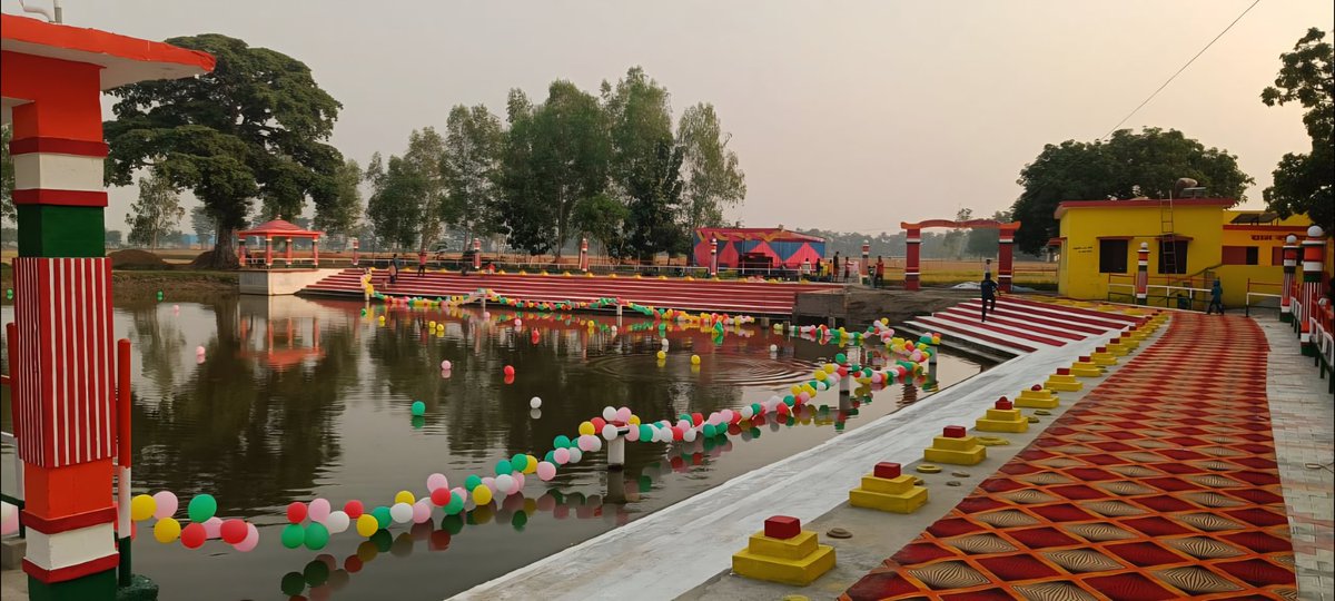 DmMaharajganj's tweet photo. छठ पर्व के दृष्टिगत जनपद में वर्ती महिलाओं के लिए विभिन्न छठ घाटों को सजाया गया है।
इसी कड़ी में जनपद के विभिन्न ग्राम पंचायतों में किए गए सुंदरीकरण कार्यों की झलकी।
@CMOfficeUP @InfoDeptUP @uppanchayatiraj @UpRuralDev @UPGovt @mopr_goi @CdoMaharajganj @oprajbhar @kpmaurya1 https://t.co/O5IBHlQ0Oy