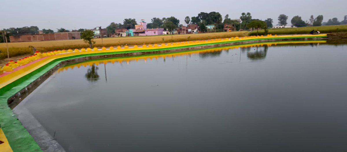 DmMaharajganj's tweet photo. छठ पर्व के दृष्टिगत जनपद में वर्ती महिलाओं के लिए विभिन्न छठ घाटों को सजाया गया है।
इसी कड़ी में जनपद के विभिन्न ग्राम पंचायतों में किए गए सुंदरीकरण कार्यों की झलकी।
@CMOfficeUP @InfoDeptUP @uppanchayatiraj @UpRuralDev @UPGovt @mopr_goi @CdoMaharajganj @oprajbhar @kpmaurya1 https://t.co/O5IBHlQ0Oy