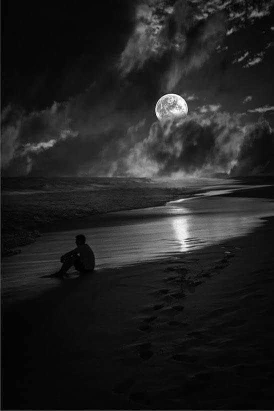 Thumbelinakim1's tweet image. I reminded you of the ocean's tide
Like a memory crashing on the shore
That love like water leaves its trace
A timeless rhythm I can't replace
We are ever restless yet forever tied
So here you sit by the shores edge
I will always remind you of the ocean's tide 
Fierce but calm