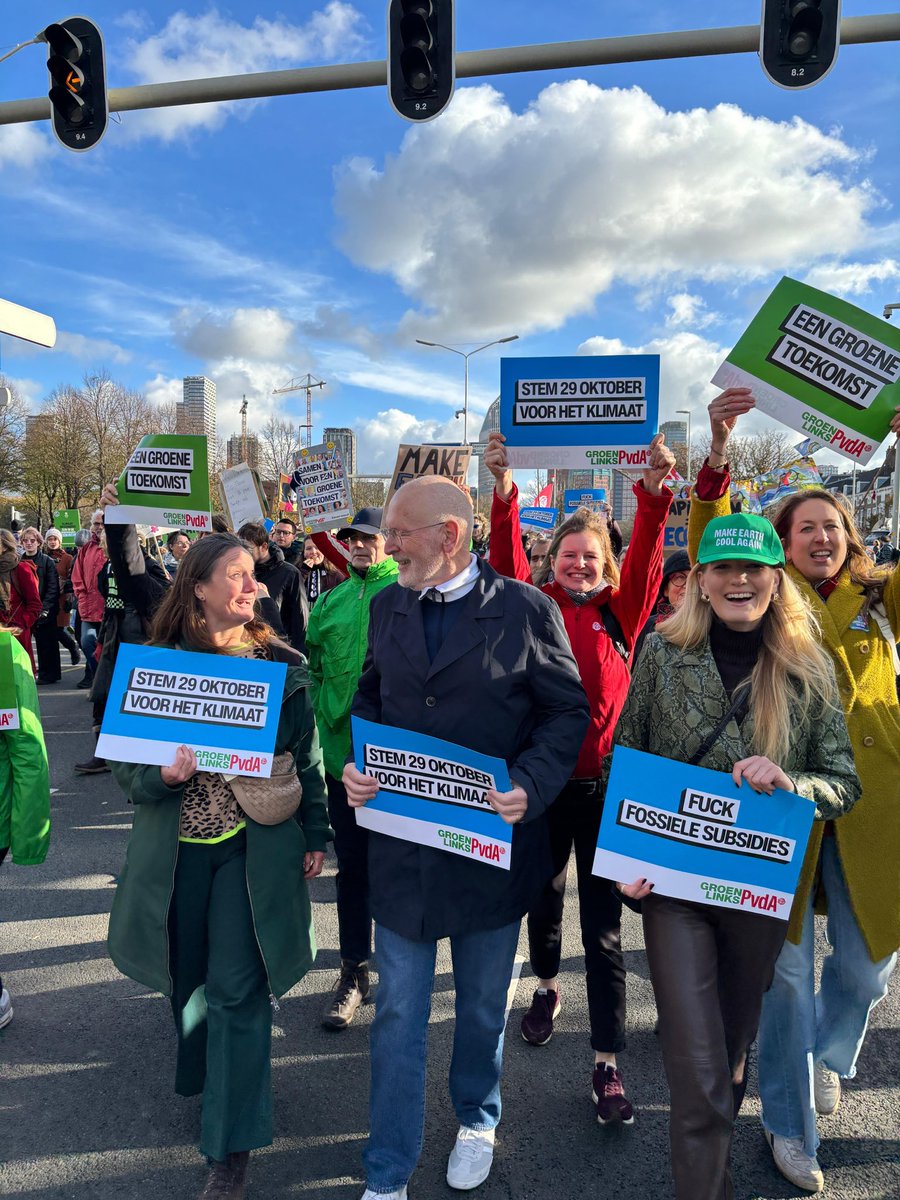 AnnaSjoukjevO's tweet image. Vandaag gingen we met duizenden de straat op🔥
We lieten zien dat klimaat bovenaan hoort en dat geeft hoop.
Woensdag kiezen we opnieuw voor klimaat. Tijd om de stilstand te doorbreken🙌🏻. #klimaatmars #klimaat #verkiezingen