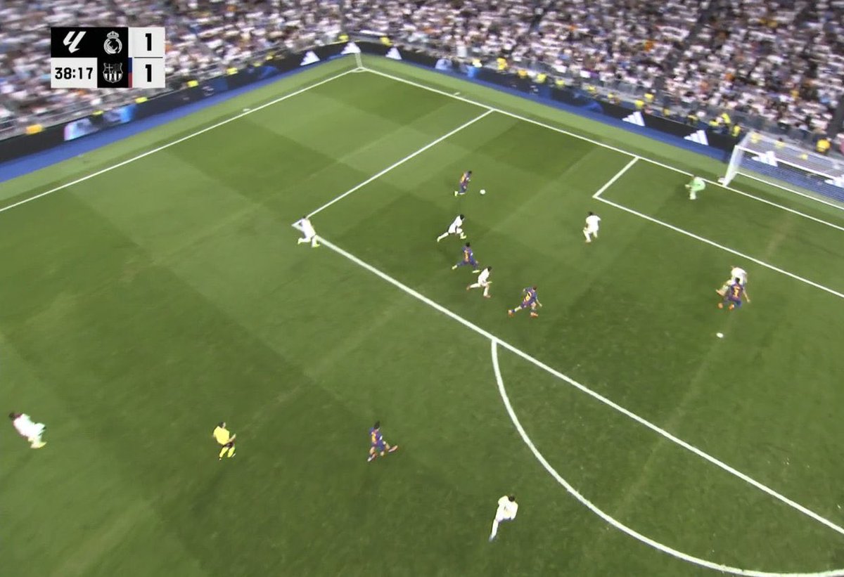 chapps_h's tweet photo. MARCUS RASHFORD WITH THAT BEAUTY ASSIST TO FERMIN LOPEZ🔵🔴🪄
#RMA1:#BAR1 #FCBlive #ElClasico https://t.co/rPiM2ud0Bp