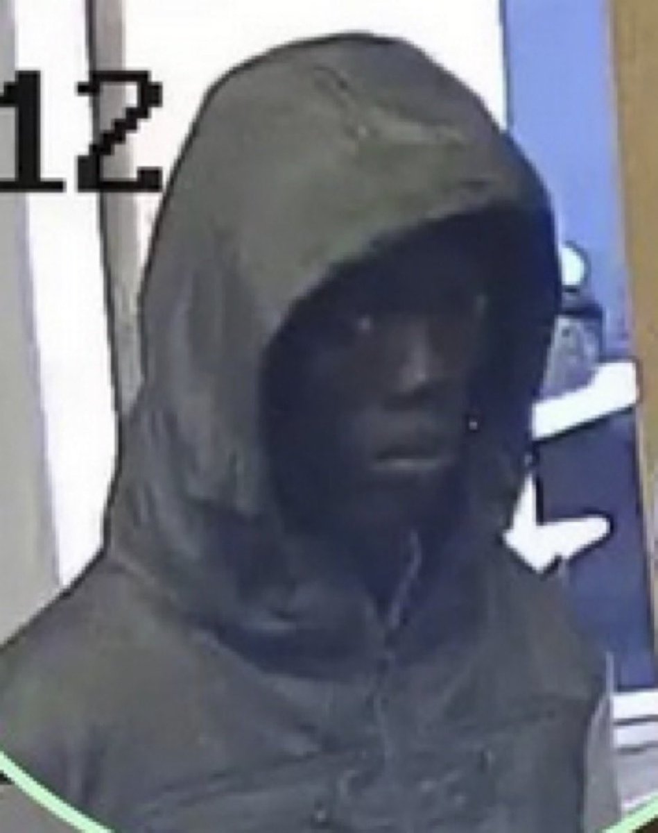 herqles_es's tweet image. 🇬🇧🇩🇪 | #Actualización Deng Chol Majek, el inmigrante de Sudán de 27 años, que siguió y asesinó a Rhiannon Whyte, de la misma edad, después de que ella acabara su turno en el hotel Park Inn, donde él se hospedaba, pudo moverse libremente por Europa porque Alemania le concedió…