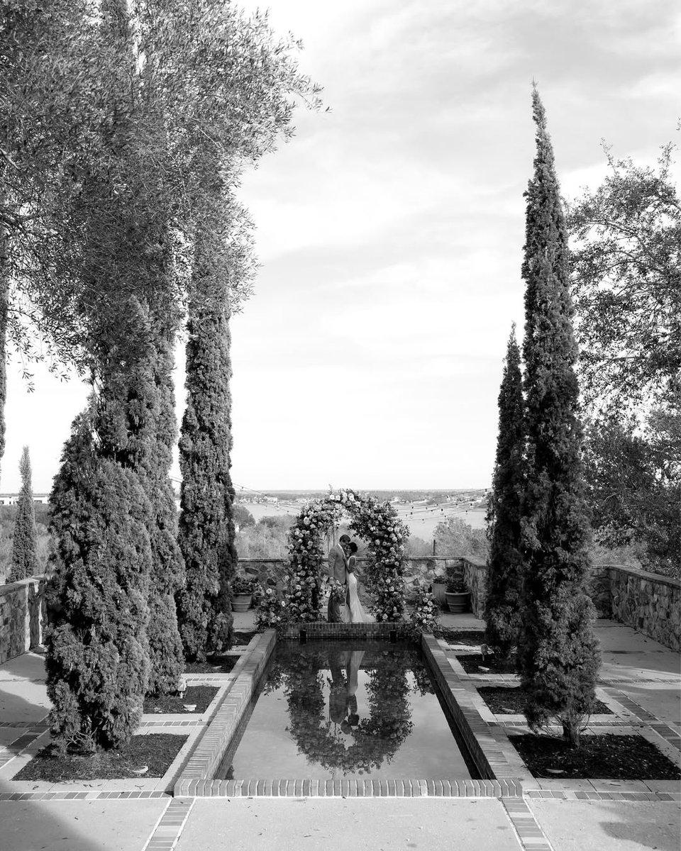 Romance in black and white.

Host: @StyledShootsAcrossAmerica | Planning: @heatherbengeofficial | Assistants: @alexiawoolumssaa, @amodernfete, @lacedwithgraceinfo | Venue: @bellacollinaweddings