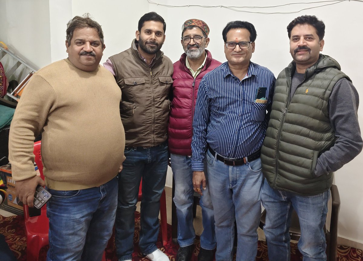 rishav_pandav's tweet image. आज #बैजनाथ के मुख्य व्यवसायी आदरणीय श्री सुभाष शर्मा जी की सुपुत्री एवं हमारी बहन इंदु जी के विवाह समारोह में उपस्थित होकर समस्त परिवारजनों को शुभकामनाएं प्रेषित की...🙏🙏🙏
#Heartiest_Congratulations

रिशव पांडव