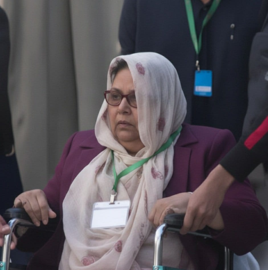 وہ ماں جس نے اپنے دو جگر کے ٹکڑوں  کو وطن کی مٹی پر قربان ہوتے دیکھا مگر کبھی کمزوری نہیں دکھائی۔تین سال تک وہ اس ظالم نظام کے دروازے کھٹکھٹاتی رہیں،اپنے بیٹے شہید ارشد شریف کے خون کے لیے انصاف مانگتی رہیں لیکن جواب میں صرف خاموشی ملی۔ آج ارشد شریف کی والدہ انصاف کی امید دل میں