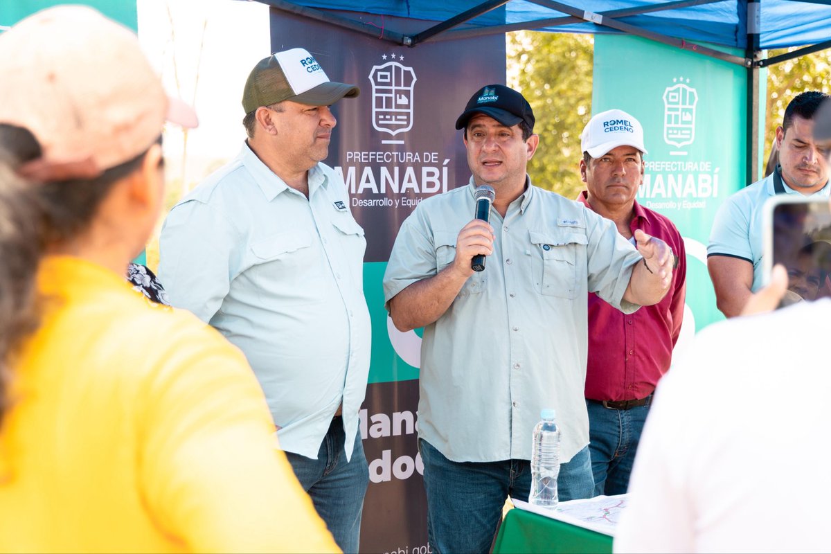 Leoorlandoa's tweet photo. Continuamos trabajando por integrar el campo, la ciudad y el mar. Supervisamos la ejecución del puente Botijas Afuera en Tosagua, que integra a este cantón con Junín y Rocafuerte. 

El puente de hormigón armado tiene 24 metros de longitud por 8 metros de ancho, con una inversión de más de 430 mil dólares financiada por el BDE. Así fortalecemos la economía de los agricultores que se dedican a la producción de maíz y maní.

También supervisamos los trabajos en las vías La Sequita - Botijas Afuera y Los Amarillos - Botijas Adentro. 

Grandes obras de dignidad y esperanza para nuestros hermanos manabitas.
