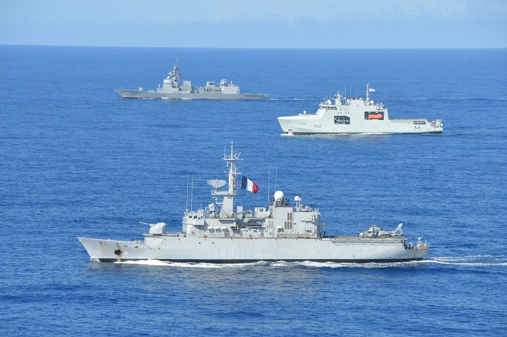 EtatMajorFR's tweet photo. 📍 Japon | Fin de l'exercice 🇯🇵-🇺🇸 #ANNUALEX pour la frégate 🇫🇷 déployée dans l'océan Pacifique
➡️ Entraînements du haut du spectre avec nos partenaires 🇺🇸🇦🇺🇳🇿🇨🇦🇯🇵
🎯 Nouvelle étape franchie dans le renforcement des relations avec nos partenaires du Pacifique
📸 @JMSDF_PAO https://t.co/0FVd65wAyL