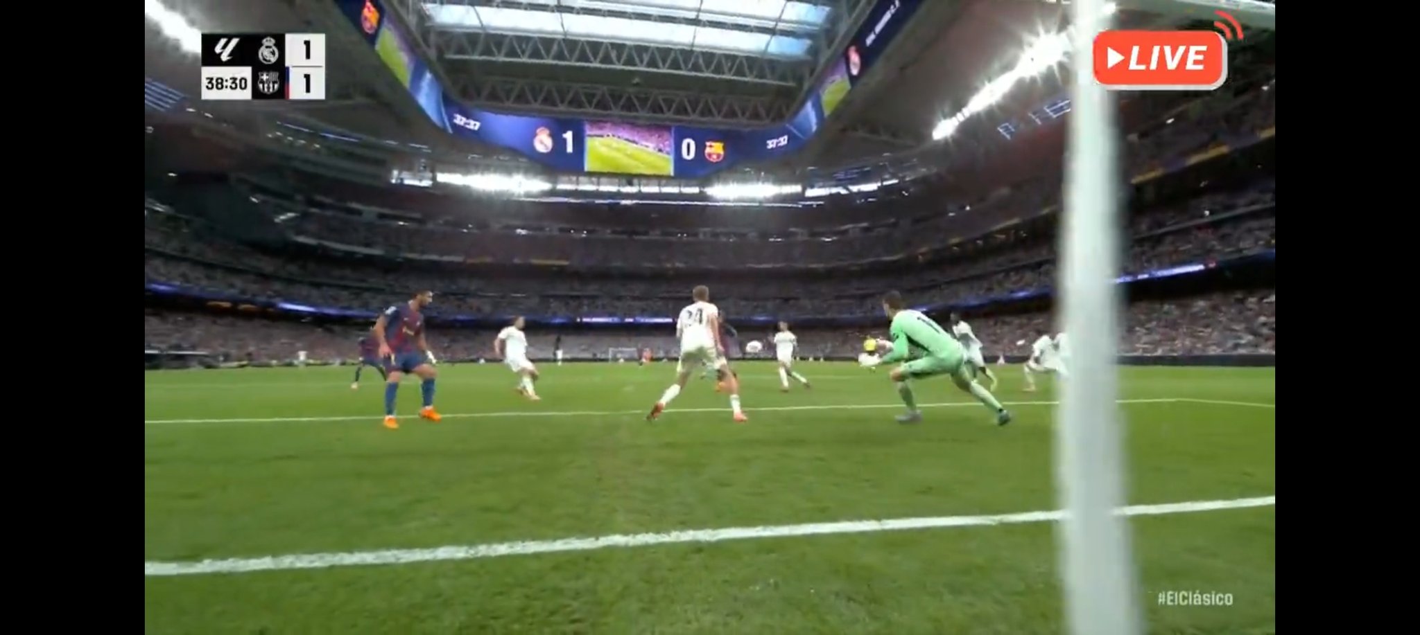 بوابة الوفد برشلونة يتعادل أمام ريال مدريد في كلاسيكو الأرض 