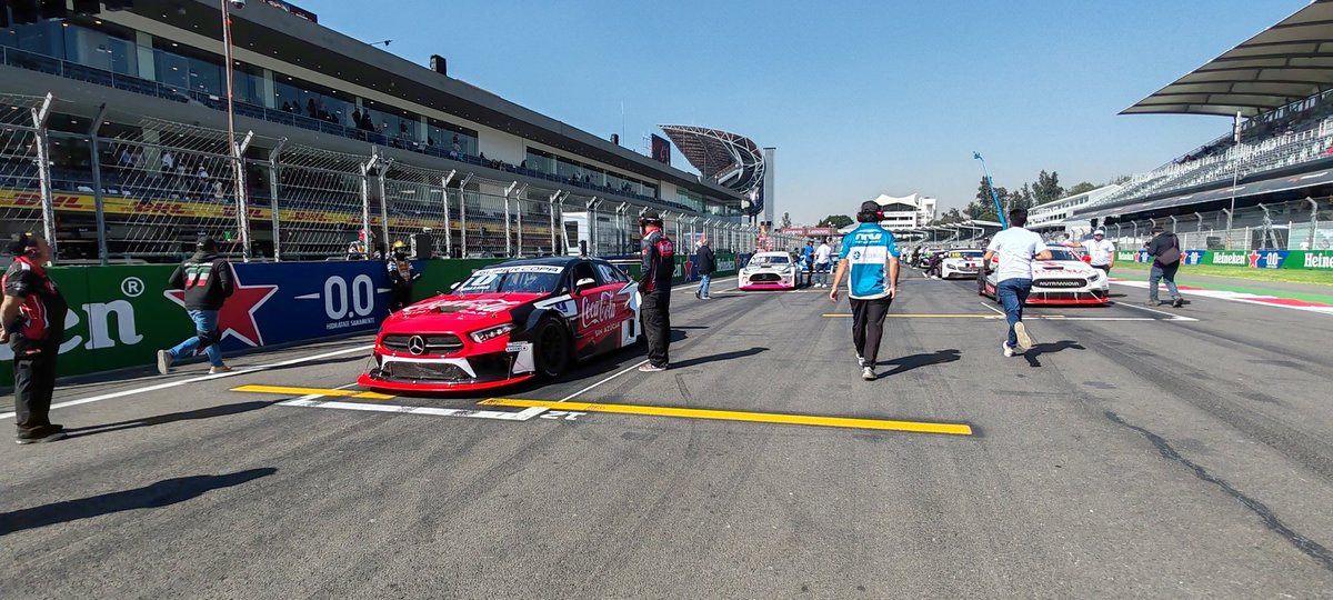 SuperCopaMex's tweet photo. Es momento de la competencia, la GTM a cerrar su participación en el #MexicoGP🏁
#SuperCopaRoshfrans #SCCDMX #AlimentamosTuPasión #GTM #F1ESTA https://t.co/IDZV0ciPSN