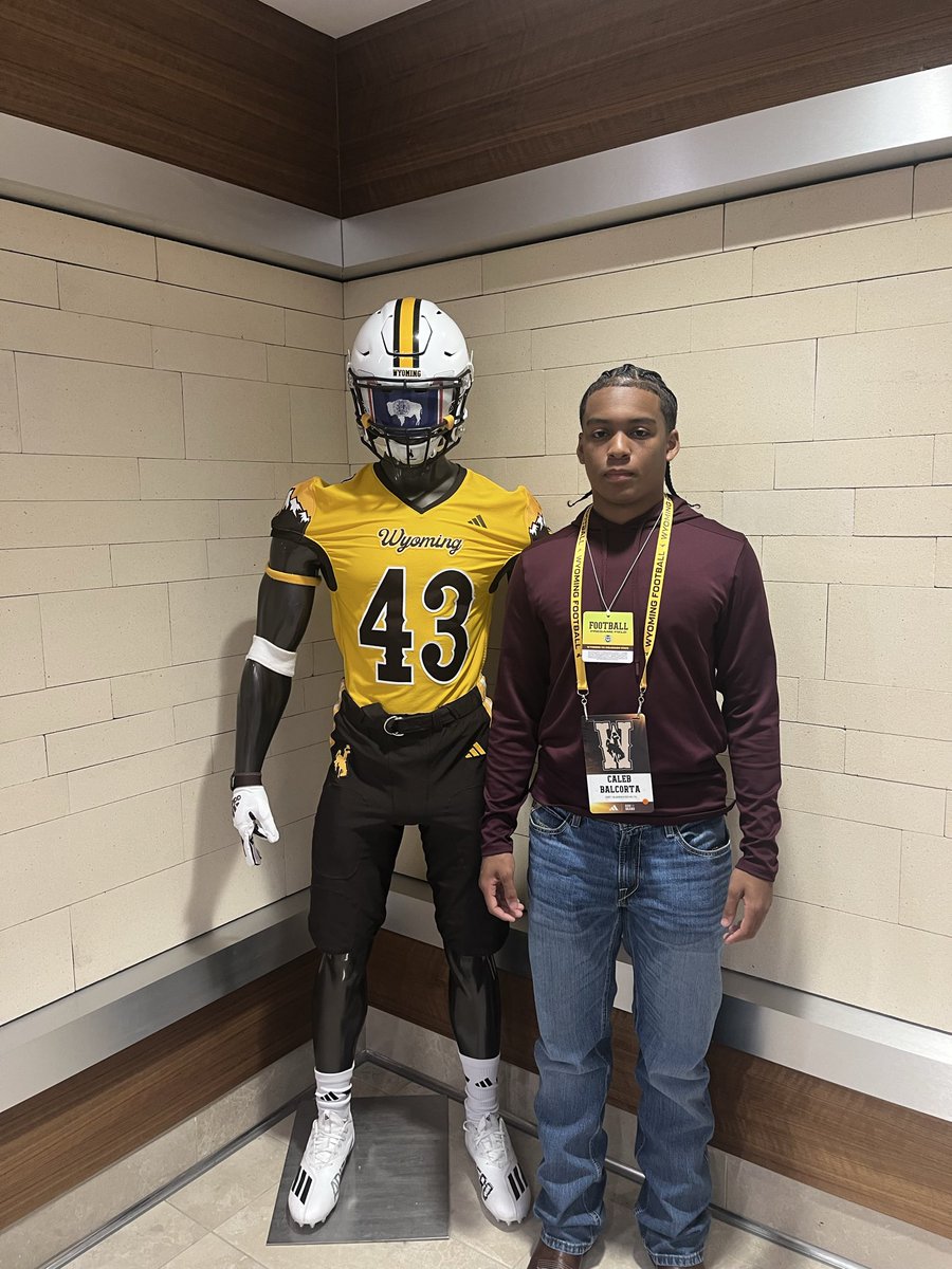 Appreciate the U of Wyoming Football program, staff, and coaches for having me and my family out tonight. Great football atmosphere at War Memorial Stadium 
<a href="/Coachlew5/">Jermaine A. Lewis, M.S.</a> <a href="/Davis3Isaiah/">Isaiah Davis</a> <a href="/CoachDrew_66/">Andrew Williams</a> <a href="/WyoFBRecruiting/">Wyoming Football Recruiting</a> <a href="/Coach_SBMoore/">Shannon Moore</a> <a href="/JamoBrown_/">Jamison Brown</a> <a href="/CoachFlea/">Gary Harrell</a> <a href="/ChrisdurrJR1/">Chris “The Reaper” Durr Jr 🥷🏽</a>