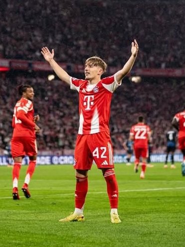🚨 Jude Bellingham pulling off Lennart Karl’s celebration in el clásico