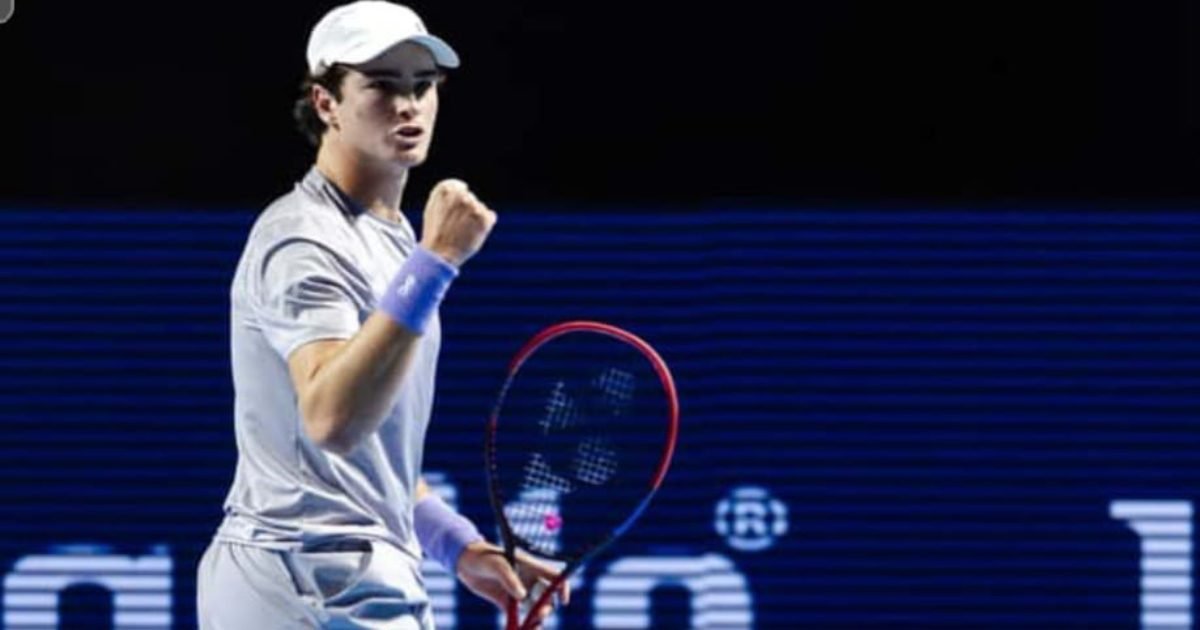 João Fonseca dá aula em Fokina, é campeão na Basileia e faz história

tenisnews.com.br/fonseca-campea…