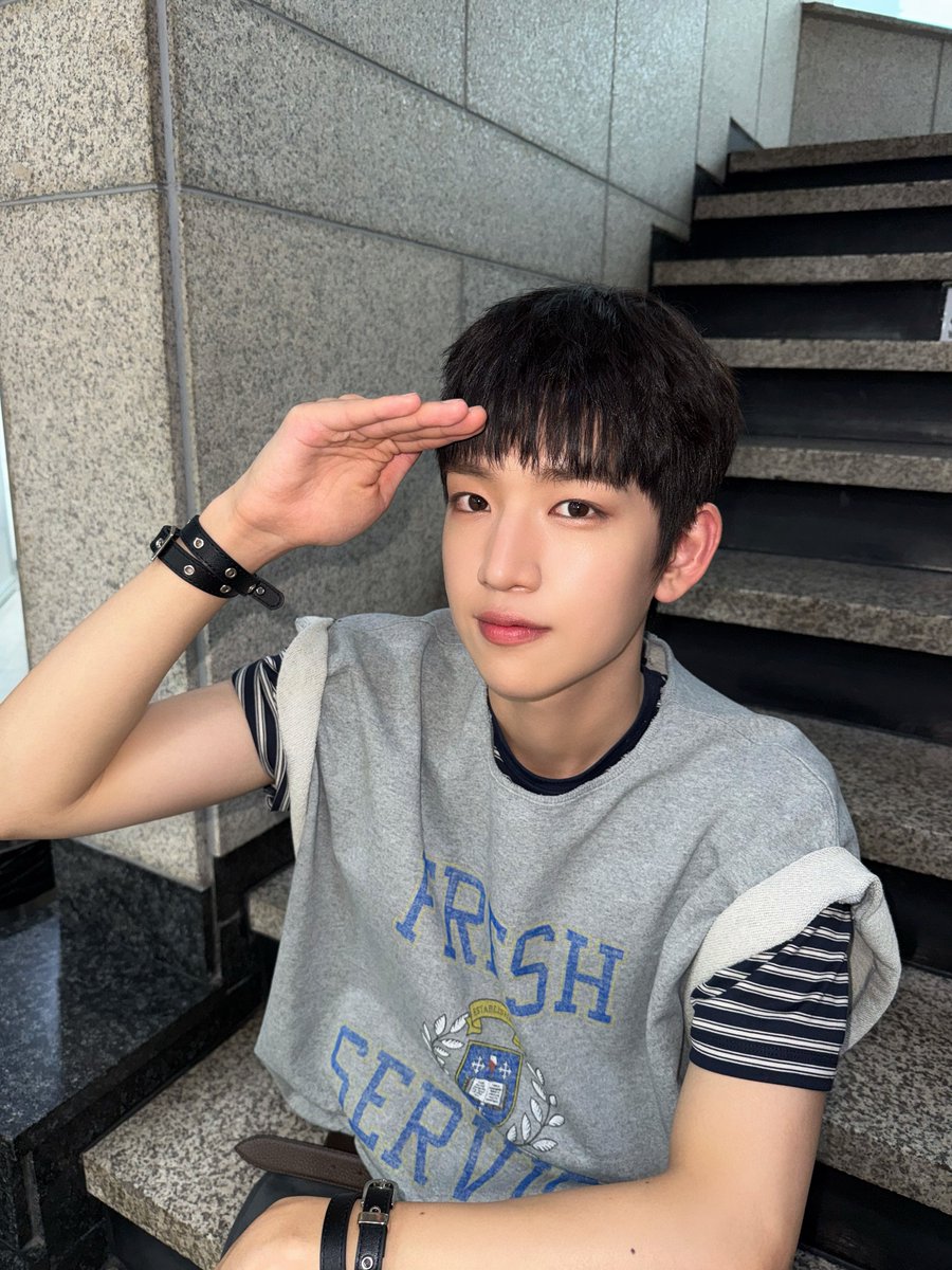 IDID_starship's tweet photo. [🌠] #김민재_DID
막방까지 열심히 응원해 주셔서 감사합니다!!! 첫 데뷔 앨범의 타이틀이라 잘 하고 싶은 마음도 컸고 그만큼 어려웠던 점도 많았던 활동이었는데요, 그래도 우리 팬분들의 응원에 힘 얻어 끝까지 잘 할 수 있었습니다!! 이번 활동을 하면서 앞으로 더 뭔가 발전하고 싶다는 열정이 가득 찼는데요, 그러니까 다음 활동도 많은 기대 해주시면 좋겠습니다. 정말 멋진 무대로 돌아올게요. 그리고 곧 있을 큰 무대들도 멋진 퍼포먼스 준비해 올 테니까요, 조금만 기다려 주세요. 앞으로도 잘 부탁합니다. 마지막으로 한 번 더 이번 활동 저희와 함께해 주셔서 감사합니다!

#IDID #아이딧 #KIMMINJAE #김민재