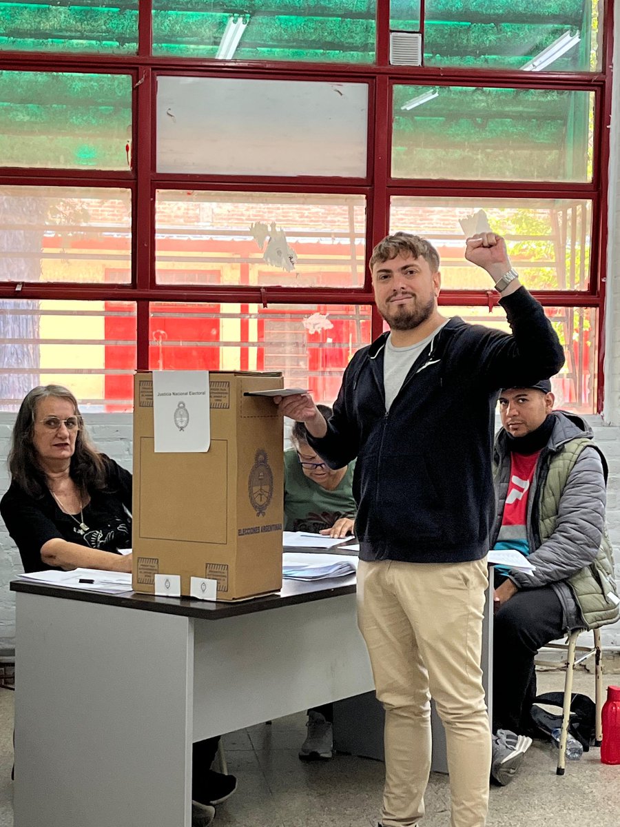 PabloTrotsko97's tweet photo. ✊🏼 ¡Vote por el futuro de las juventudes!

En defensa de la educación y la salud pública, lxs jubiladxs y contra el ajuste del gobierno. https://t.co/NpUzWsSPWP