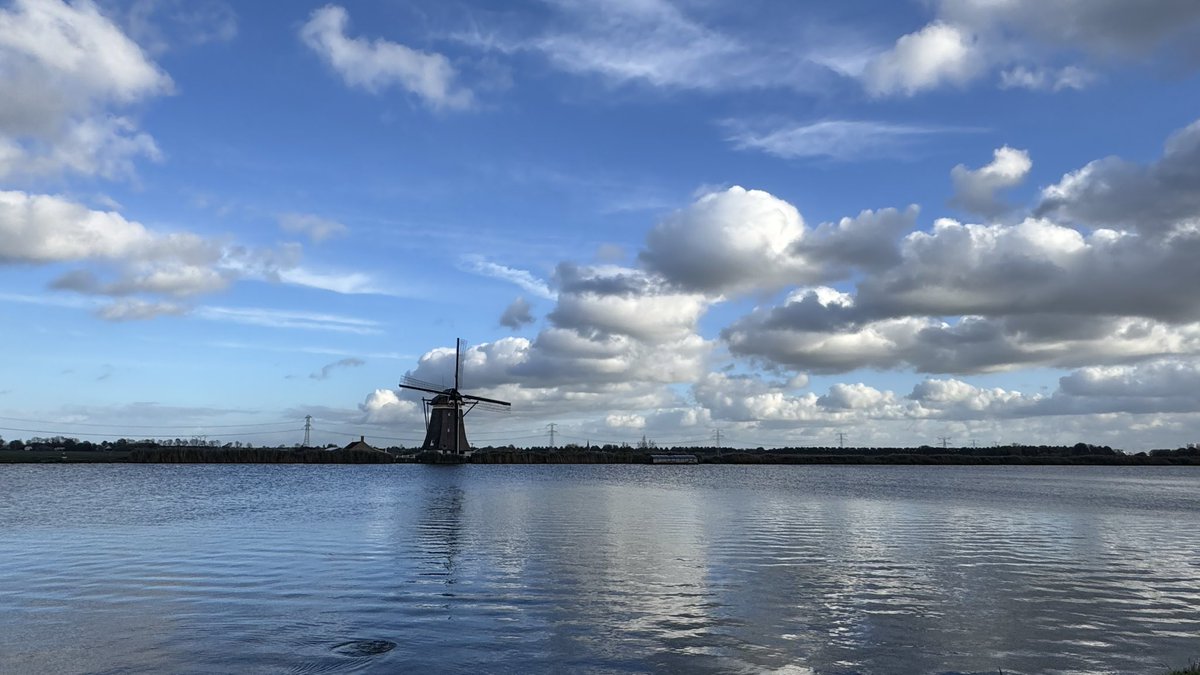 <a href="/weerverteller/">Weerverteller.nl</a> <a href="/MeteoVoorne/">Weerman Stefan</a> <a href="/weermanrobert/">➡️ Robert de Vries</a> <a href="/BuienRadarNL/">Buienradar</a> <a href="/EdAldus/">Ed Aldus</a> <a href="/janvissersweer/">JAN VISSER</a> <a href="/Weerplaza/">Weerplaza.nl</a> <a href="/pictureofNL/">Mooi Nederland 🇳🇱</a> <a href="/weeronline/">Weeronline</a>