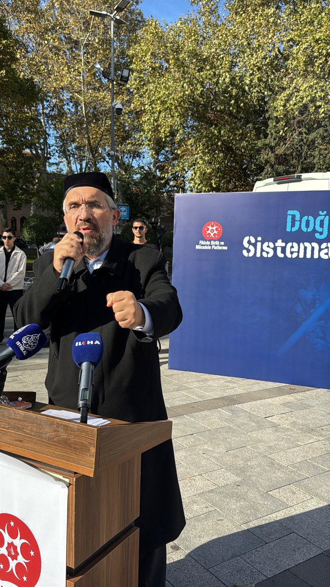 ihsanhocaresmi's tweet photo. Camileri yıkılan, kadınları kısırlaştırılan,ailelerinden alınan çocukları dinsiz bir eğitim sisteminde zehirlenen,işkenceyle katledilen, ölülerinin cenaze namazlarını kılmalarına müsade edilmeyen ÜMMETİN sahipsiz bıraktığı DOĞU TÜRKİSTAN ölüyor.HİÇBİR ŞEY YAPAMIYORSAN TARAF OL! https://t.co/xceyn489XF