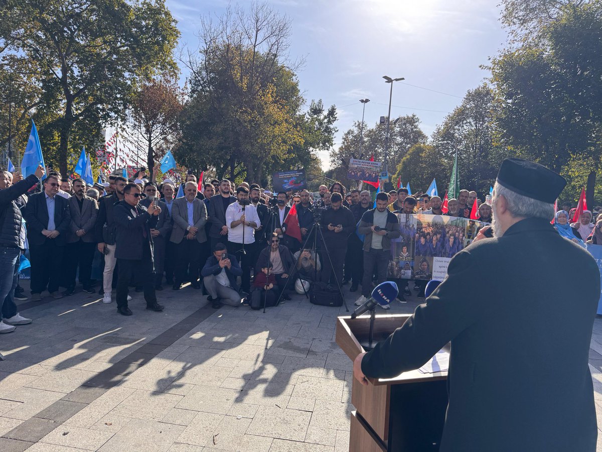 ihsanhocaresmi's tweet photo. Camileri yıkılan, kadınları kısırlaştırılan,ailelerinden alınan çocukları dinsiz bir eğitim sisteminde zehirlenen,işkenceyle katledilen, ölülerinin cenaze namazlarını kılmalarına müsade edilmeyen ÜMMETİN sahipsiz bıraktığı DOĞU TÜRKİSTAN ölüyor.HİÇBİR ŞEY YAPAMIYORSAN TARAF OL! https://t.co/xceyn489XF