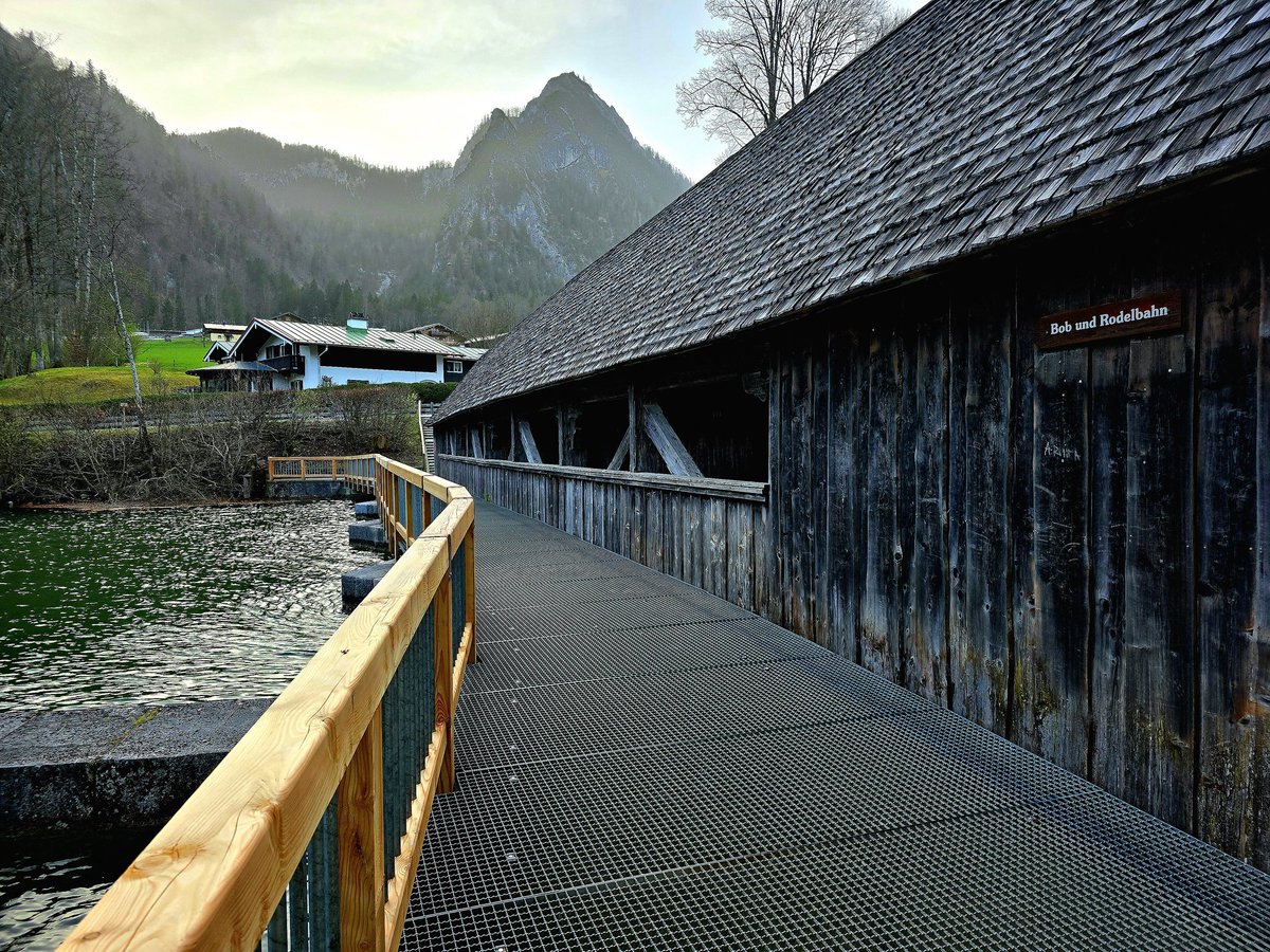 yoshi1509's tweet photo. Seeklause Schönau – zwischen Seezauber &amp; Bergblick

Ein ruhiger Moment an der Seeklause in Schönau  
 #Entschleunigung   #königssee #SchönauAmKönigssee #Urlaub #urlaubserinnerungen #vacation #Photography #Fotografie https://t.co/mIcmMVeTz2