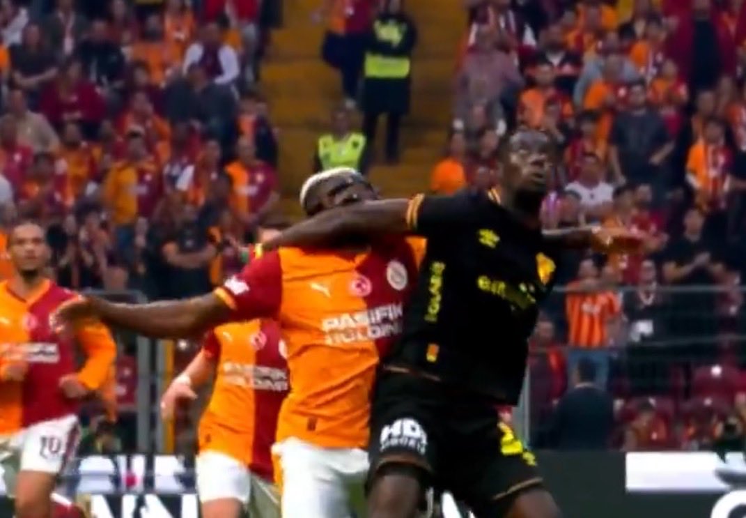 Fenerbahçe'li olup da futboldan anlayan Allah'ın kulunu görmedim. Yoldan 10 yaşında Galatasaray'lı bir çocuk çevirsek, bunlara futbol dersi verir aq.

Osimhen'in pozisyonunda rakibe çıkan kırmızı karta ağlayacak kadar bilgisizler.
Maçı gözünüzle izleyin götünüzle değil.
#GSvGÖZ