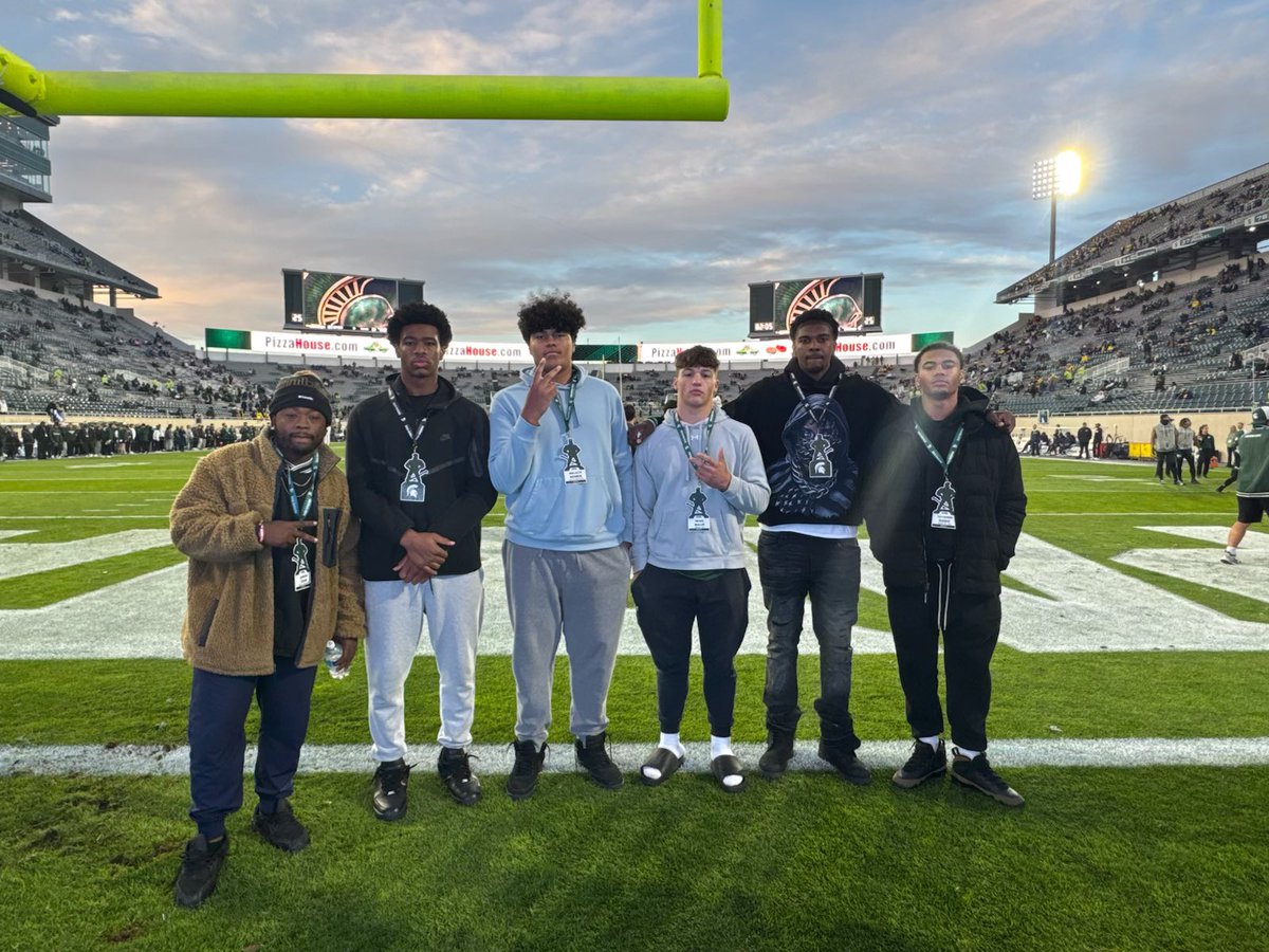 <a href="/coach_craig21/">Jawon Craig</a> with the dawgs at Michigan State ‼️
•
•
Athletes:
Demarshuwn Clemens- 6’4.5 245 28 DL
Malachi Monroe - 6’5 300 28 DT
Noah Wallis - 6’ 205 28 LB 
Chris Wilson - 6’5 230 27 DE/Edge 
Tayshon Bardo - 6’ 180 26 WR