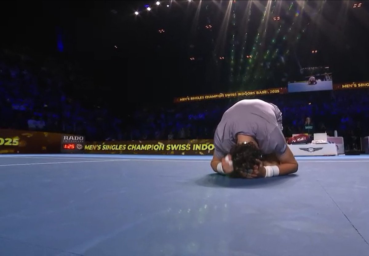 JOÃO FONSECA E SUA COMEMORAÇÃO AO SER CAMPEÃO EM BASEL!

Garoto segue com temporada dos sonhos e mais uma vez mostra o talento que tem!

De arrepiar a forma como vibrou após passar por Fokina.

A equipe do carioca sabe o que faz.

#TenisNaESPN