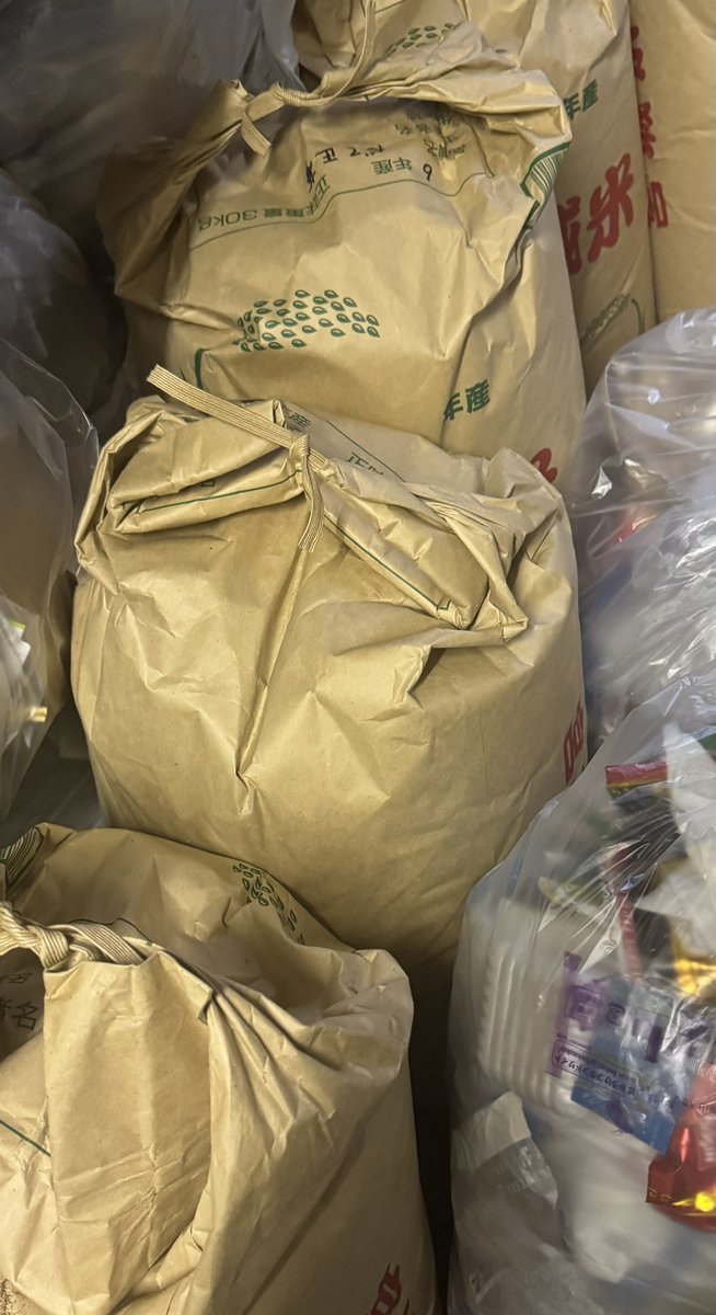 <a href="/Yukiko185358545/">吉田ゆきこ(参政党/江東区議会議員)</a> そして都内マンションのゴミ捨て場に日本の宮城のお米30kg10袋捨てられてました。家庭で出すゴミじゃないですよね。日本米はどこにどう回っているのか。。