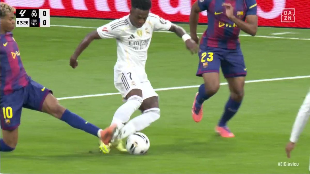 RMadrid_actu's tweet photo. 🚨💣| 𝐁𝐑𝐄𝐀𝐊𝐈𝐍𝐆: Il Y AVAIT BIEN PENALTY POUR LE REAL MADRID contre le Barça ! ✅💥

@ArchivoVAR 

Pour rappel, le Barça est actuellement JUGÉ pour avoir PAYÉ PENDANT 18 ANS le vice-président des Arbitres Espagnols, Negreira. https://t.co/rKyiAcgVIe