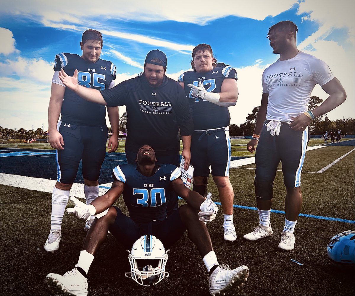 CoachAckleyFB's tweet photo. Happy National TEs Day to some of the best guys I’ve had the pleasure of coaching! #RareBreed #YDawgs https://t.co/pN3AYgFq39