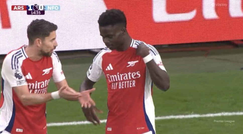 AFCPhrase's tweet image. Arsenal won
Chelsea lost
City lost
Liverpool lost
Madrid are leading against Barcelona 

What a time to be alive 🥳🥳