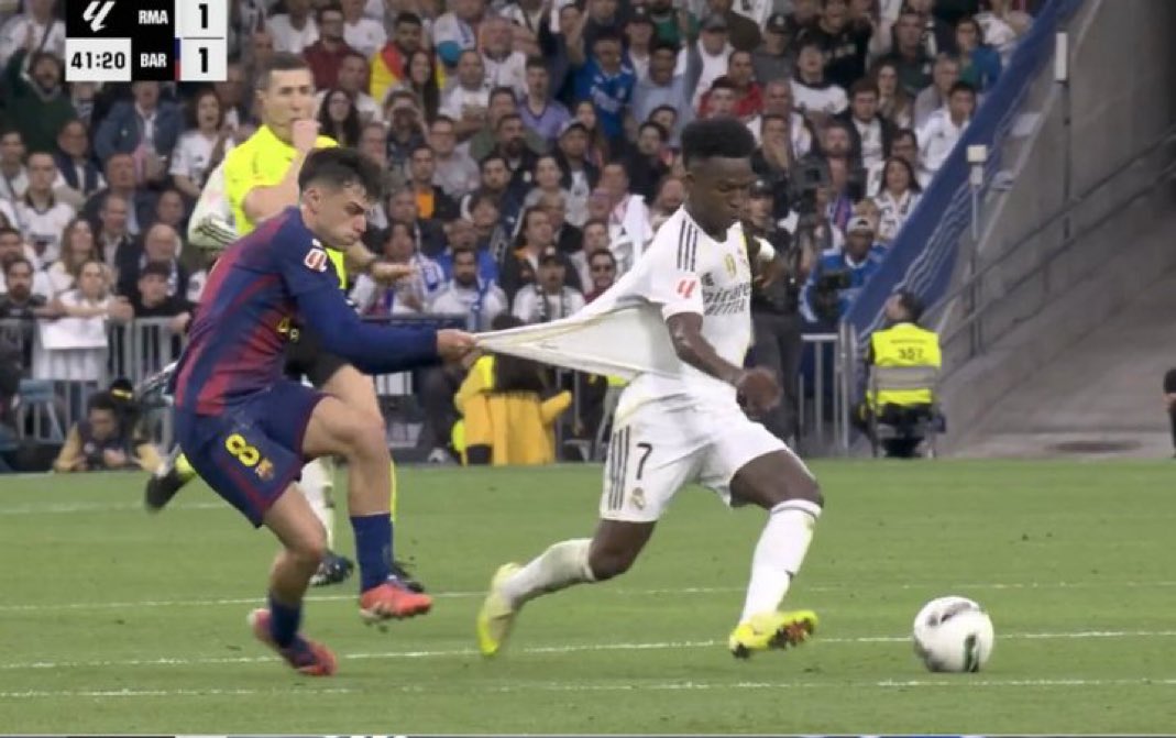 the_marcoliboy's tweet image. Hello @Pedri , if you want a Vini Jr shirt, you can get one at the Madrid store