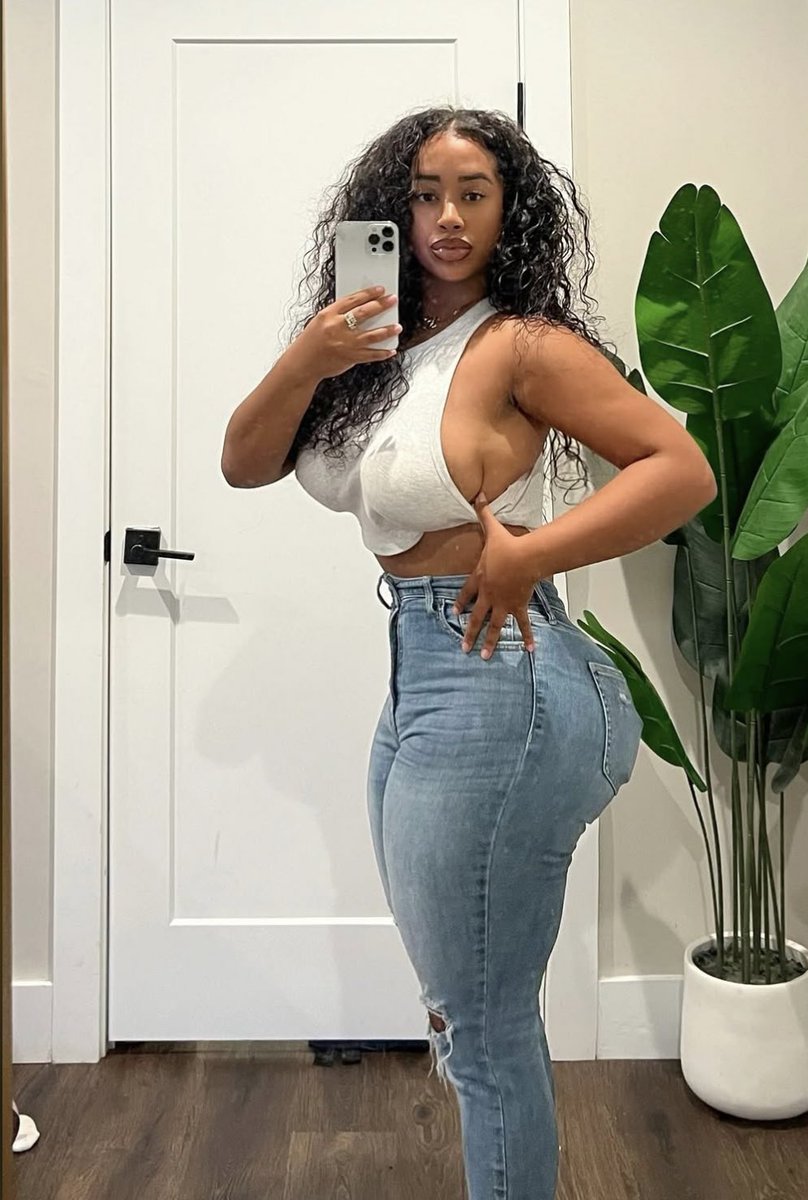 AyeraVictorious's tweet image. Are you hungry enough to eat this cake?