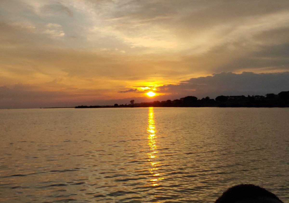 BSection95325's tweet photo. Evening whispers and sunset reflections, Lake Edward never disappoints. https://t.co/kmJkCu0bKs