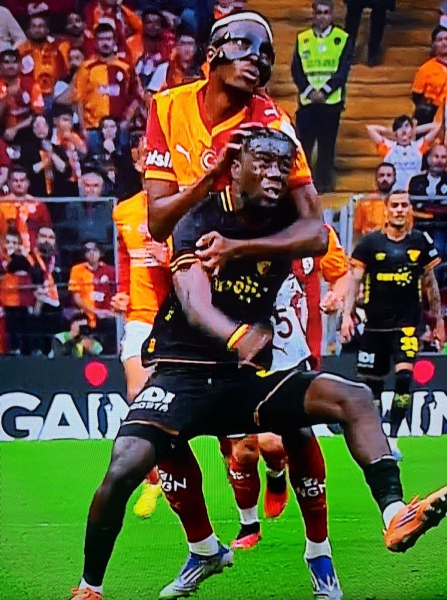 Alttaki oyuncu KIRMIZI aldı 🤣🤣🤣