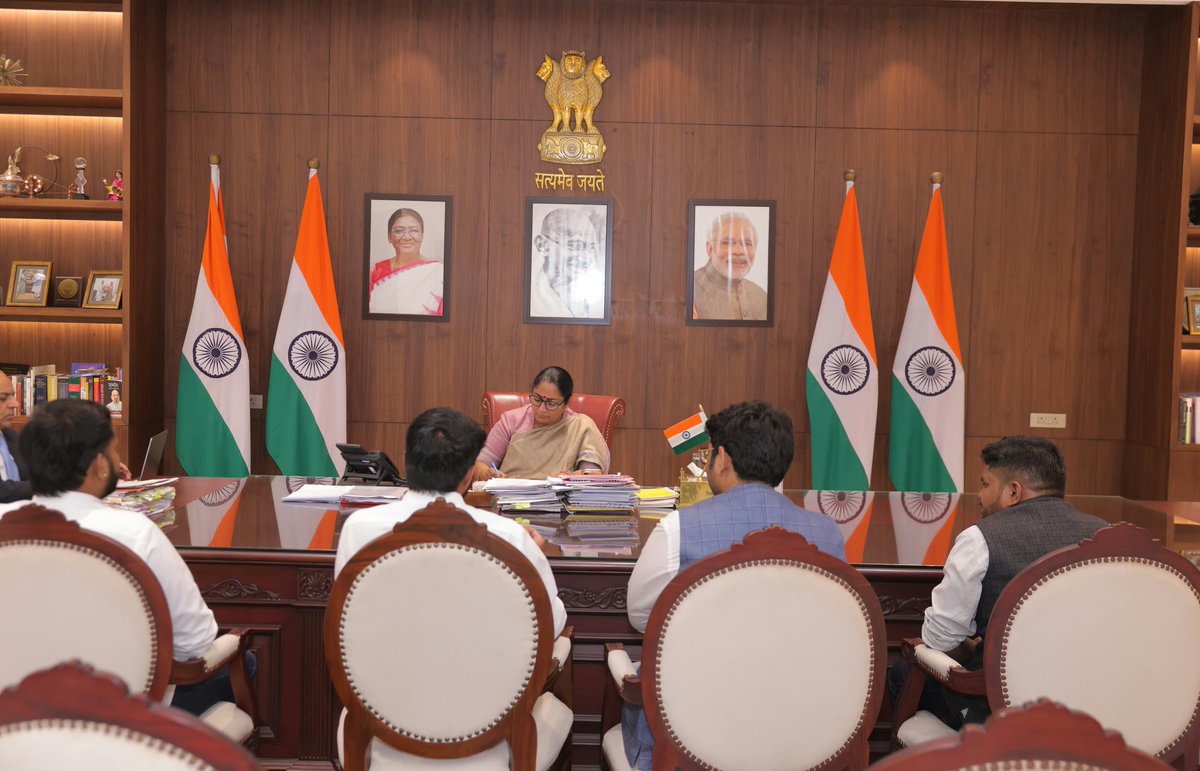 ABVP JNU delegation, led by JNUSU Joint Secretary Vaibhav Meena, met with the Hon’ble Chief Minister of Delhi, Smt Rekha Gupta to raise pressing concerns and demands of JNU students. 

The delegation highlighted issues related to campus mobility, sports and fitness facilities,