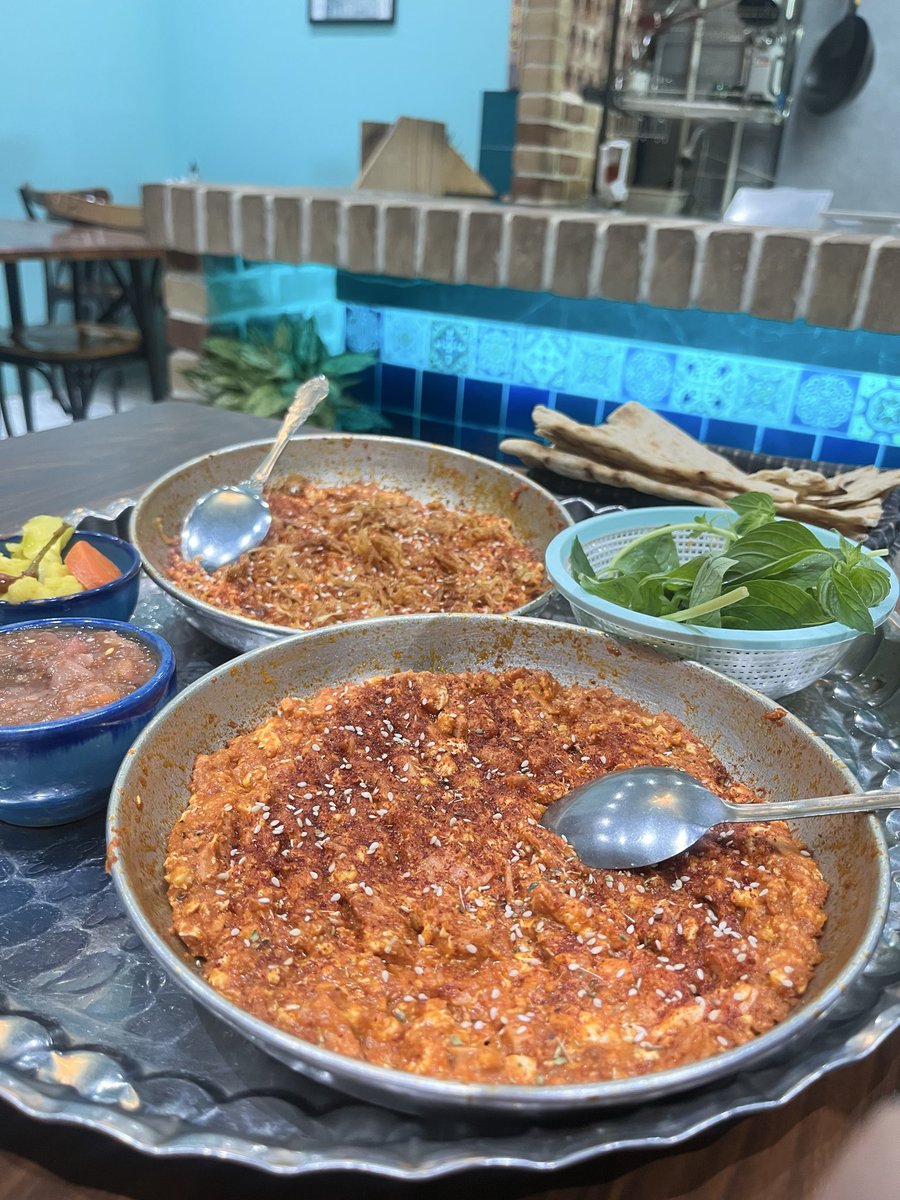 سر کوچکون املت بار زدن، خیلی خوبه… امید روزهای گرسنگی😍😍