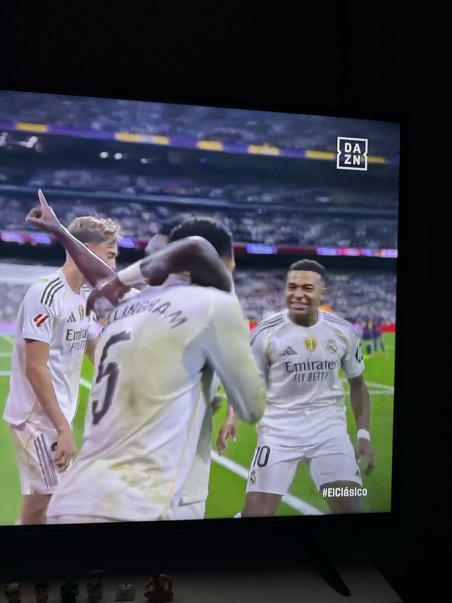 sckbkd30's tweet photo. foooooooooo!!!!
#RealMadrid 
#ElClasico https://t.co/9RTZ7Owy2g