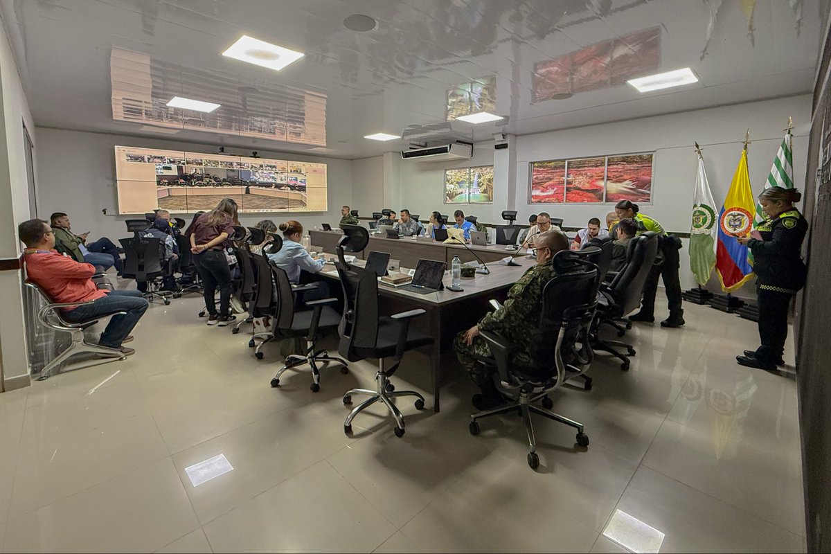 GobMeta's tweet photo. A esta hora seguimos monitoreando desde el PMU, la jornada electoral de la consulta interpartidista del Pacto Histórico.
En el Meta se habilitaron 418 mesas de votación y la jornada avanza con total normalidad y transparencia. https://t.co/ekzzlf8oVN