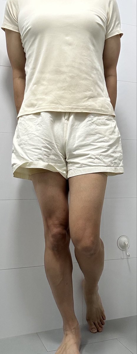 omsmlui's tweet photo. Other men go home and confidently fuck their wives or girlfriends, but not me—I slink away in shadows, timidly dwelling on fantasies of jerking other men off. https://t.co/9w1VdjEzSl