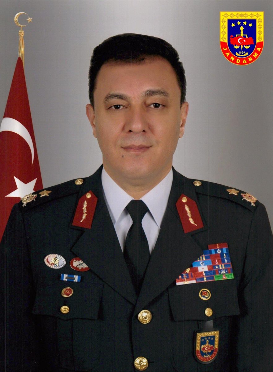 Milletimizin başı sağ olsun 🇹🇷

Jandarma Genel Komutanlığı Kaçakçılık ve Organize Suçlarla Mücadele Daire Başkanı Tuğgeneral Selami Akşit’in vefatını derin bir üzüntüyle öğrendim.

Kendisine Allah’tan rahmet, ailesine, Jandarma Teşkilatımıza ve aziz milletimize başsağlığı