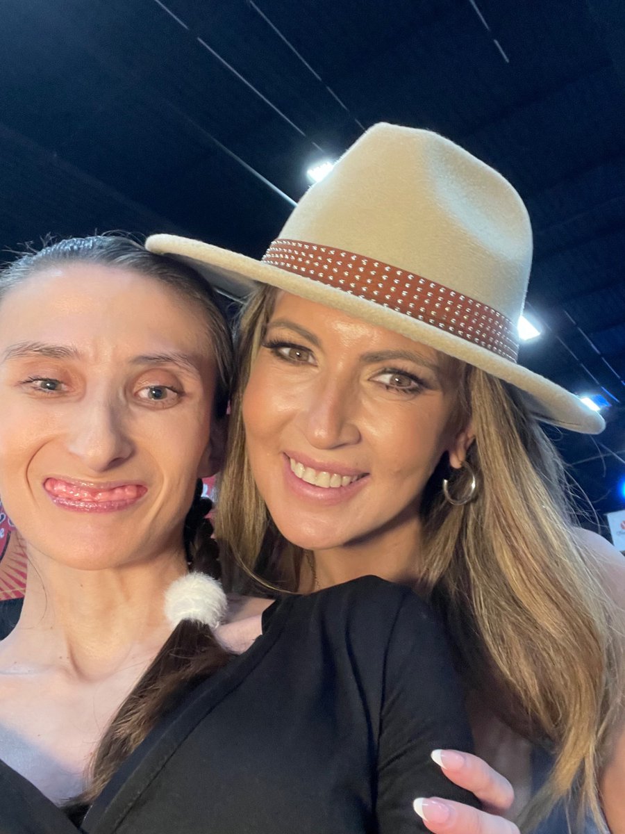 I suffer from anxiety before conventions, &amp; I have to push hard to get in the right frame of mind to not get overwhelmed.
Thank you so much for stopping by &amp; talking to me <a href="/Bellchrissy1/">Bell chrissy 🌈</a>! You may not realize it, but talking to you inspired me to push through my fears!  💋   
Give