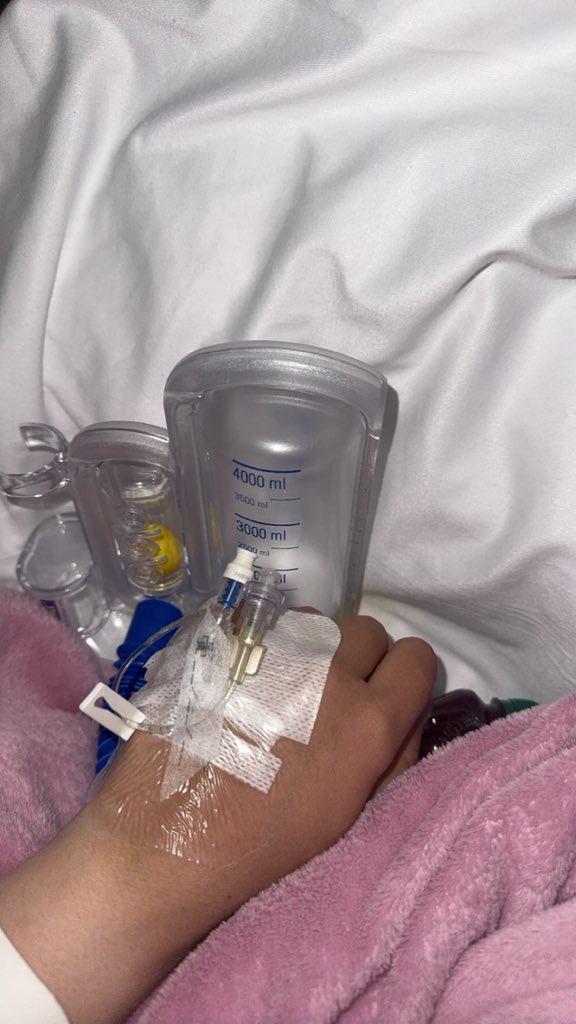 jlu_ir's tweet image. الله يعافيكم نبي علب سهلة الفتح للمرضى المراجعين والمتنومين في المستشفيات 🥺😭 اشتهيتها و ماعندي احد يفتحها لي.😩@NadecFoods @NadecCare