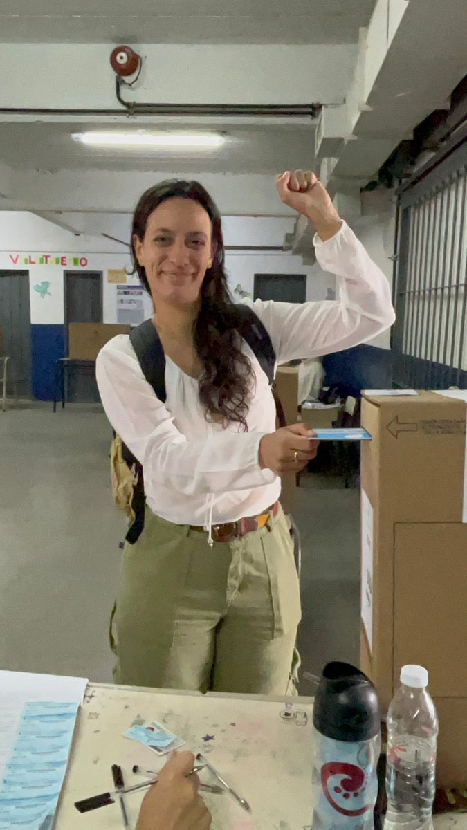 Desde la Secundaria 10 de #Tigre, votando después de una campaña construida desde abajo. Frente a los que nos quieren esclavos del FMI, reafirmamos que no vamos a ser una estrella más de la bandera yanqui.